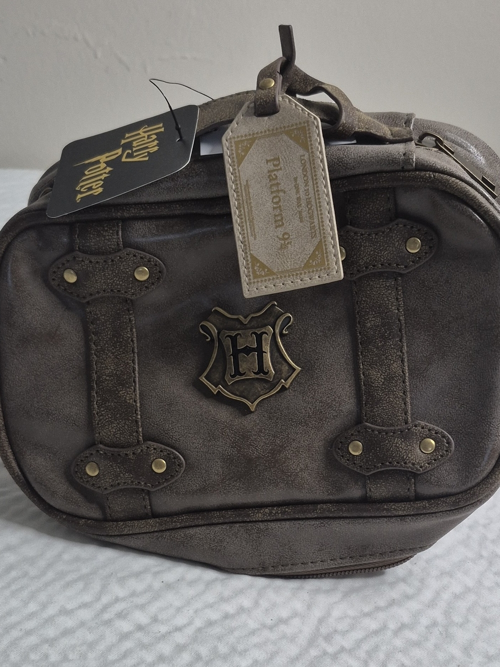 Warner Bros. Harry Potter Brown Toiletry Bag with Crest & Luggage Tag